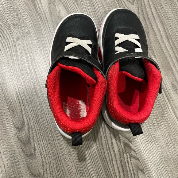 Jordan’s 23 (kids) - Picture 2 of 8